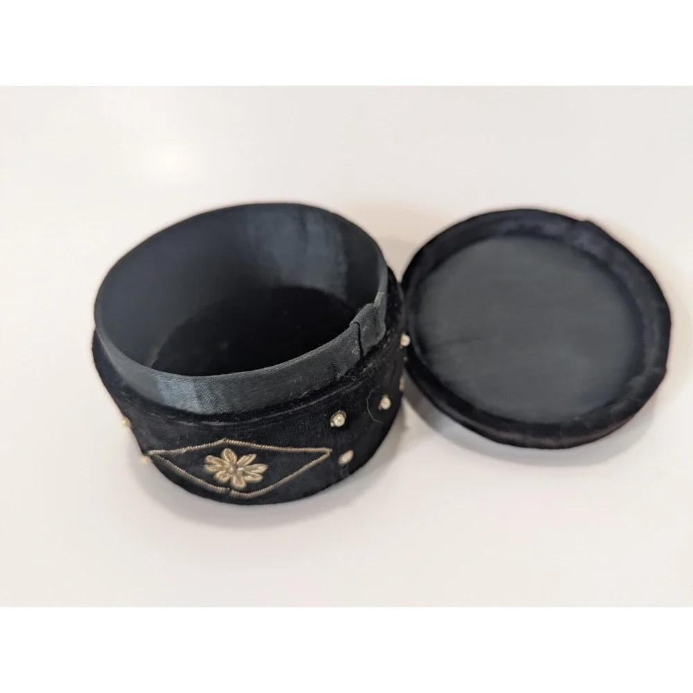 Zardozi Round‎ vintage black velvet designed floral beaded Jewelry box holder
